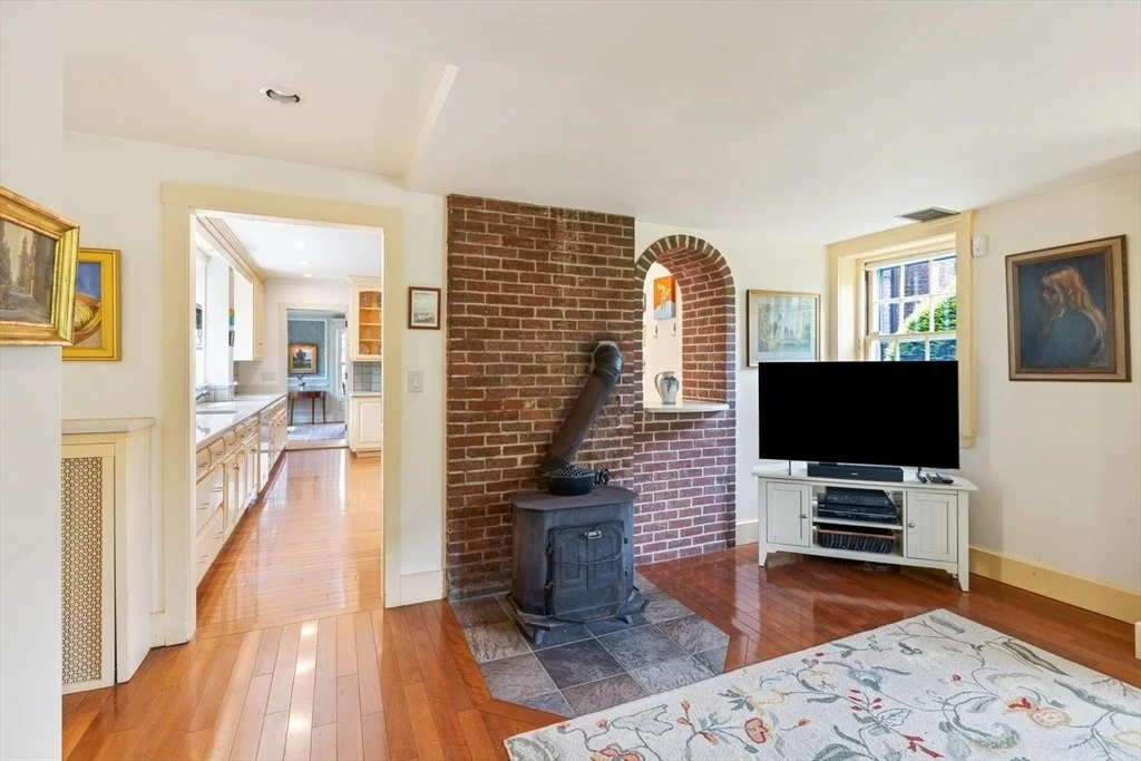 Photo of 82 River Rd