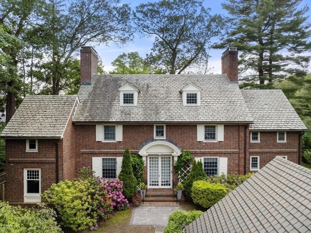Photo of 86 Waban Ave
