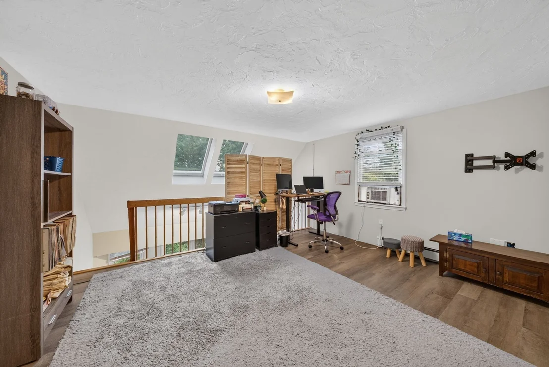 Photo of 10 Fairway Dr