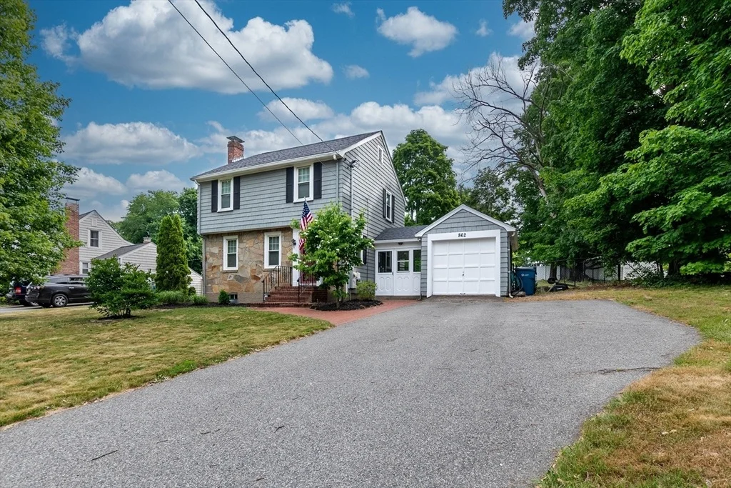 Photo of 862 Pleasant Street