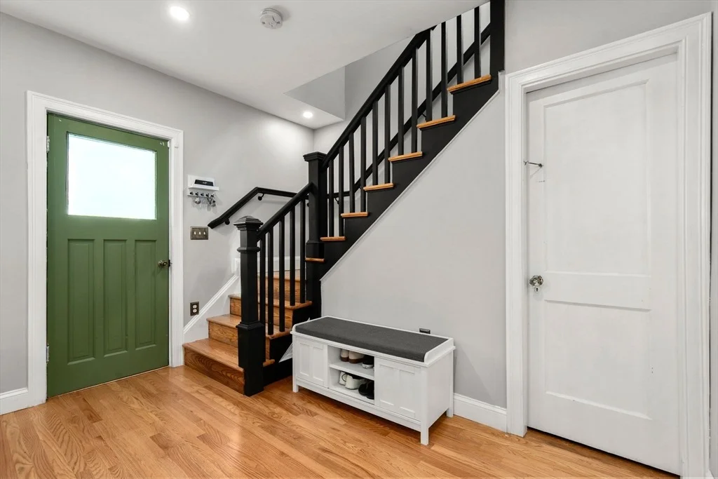 Photo of 48 Bettinson Ave