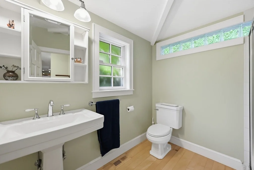 Photo of 77 Pleasantview Avenue