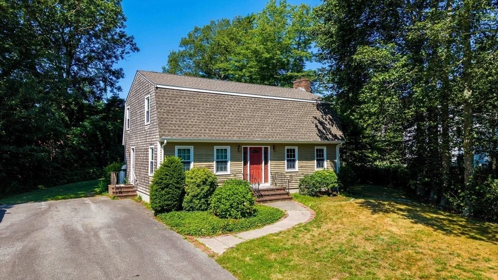 Photo of 757 Middle Rd