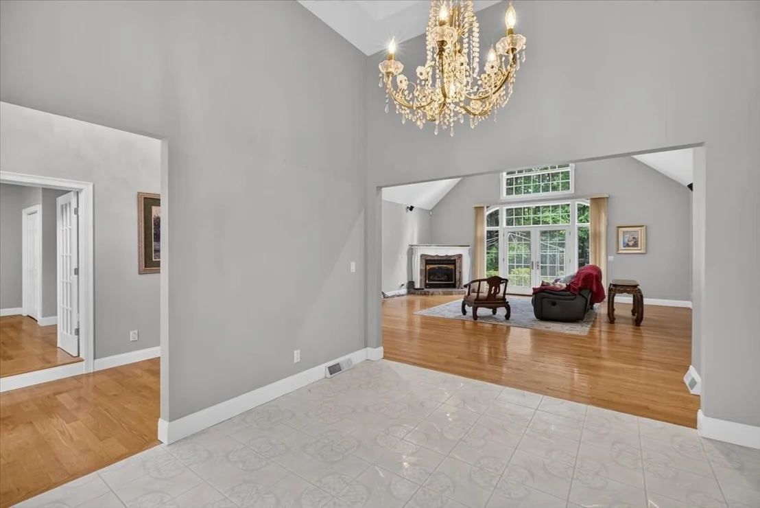 Photo of 31 Hillcrest Cir