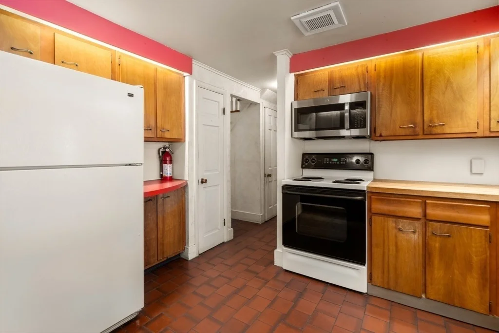 Photo of 122 Forest St