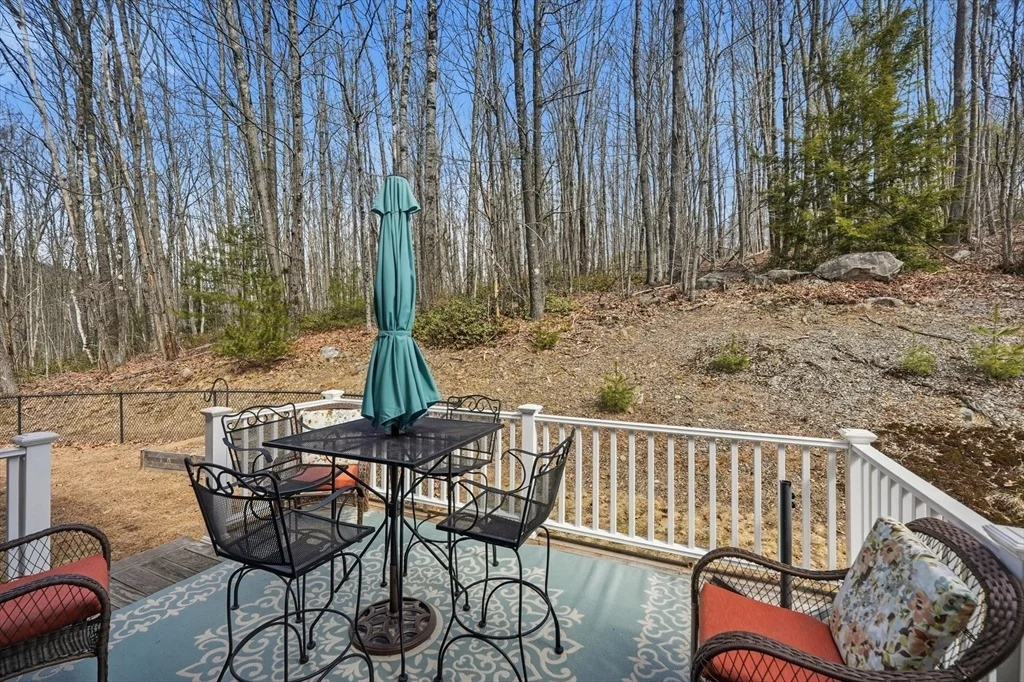 Photo of 1048 Main Rd