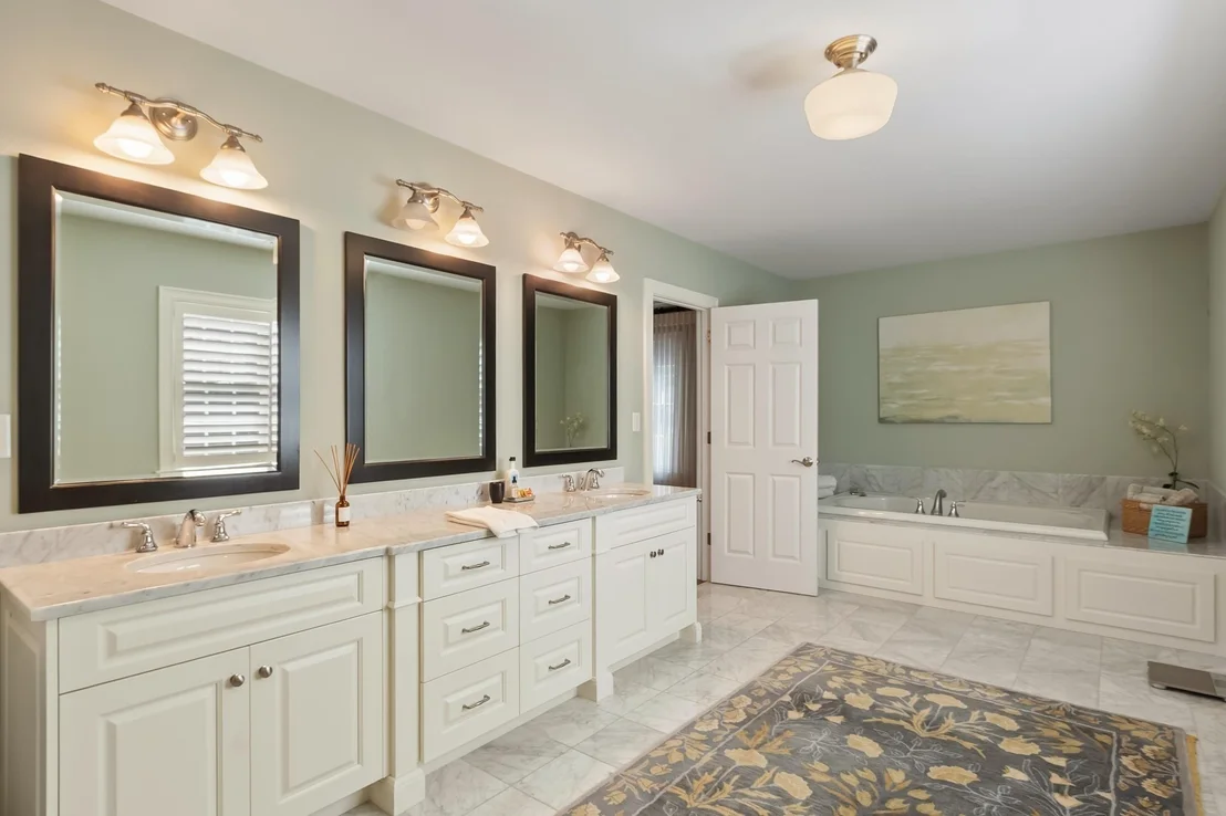 Photo of 48 Robinson Dr