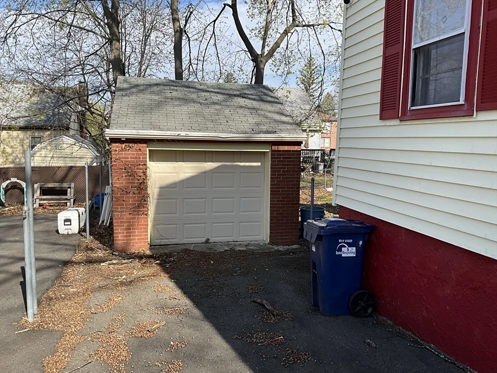 Photo of 14 Oakcrest Rd