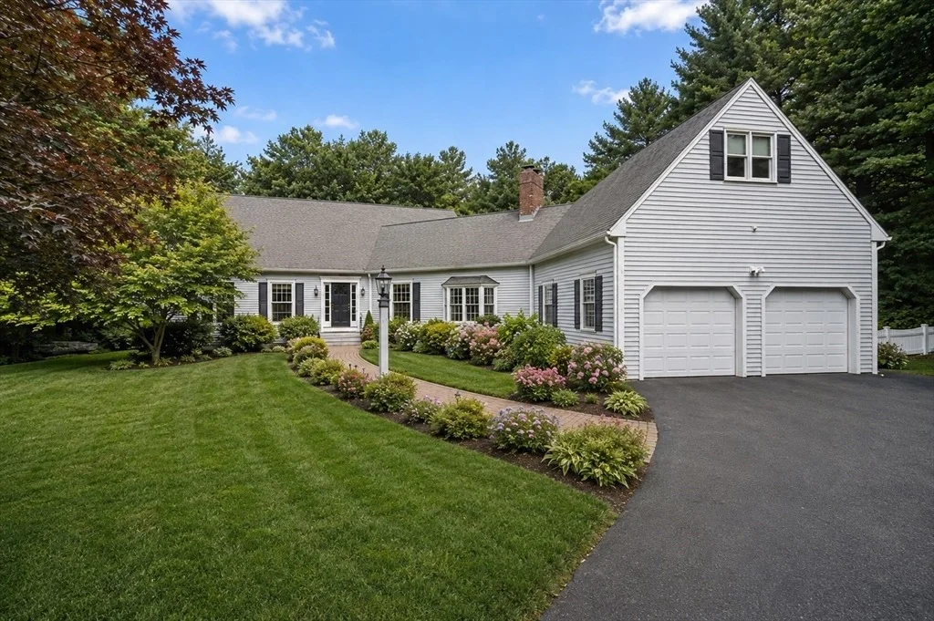 Photo of 25 Clearwater Dr