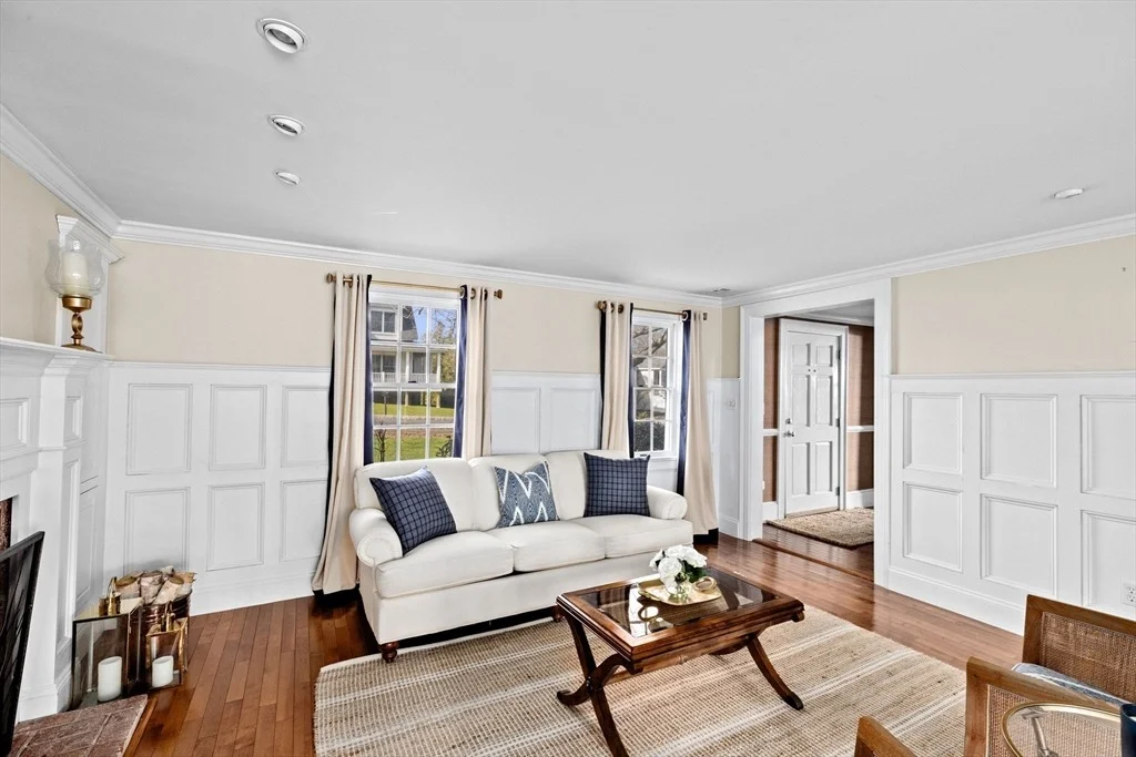 Photo of 10 Wompatuck Rd