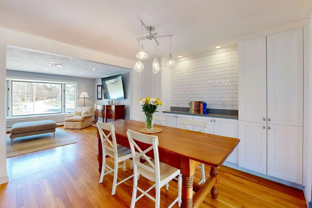 Photo of 25 Longmeadow Rd