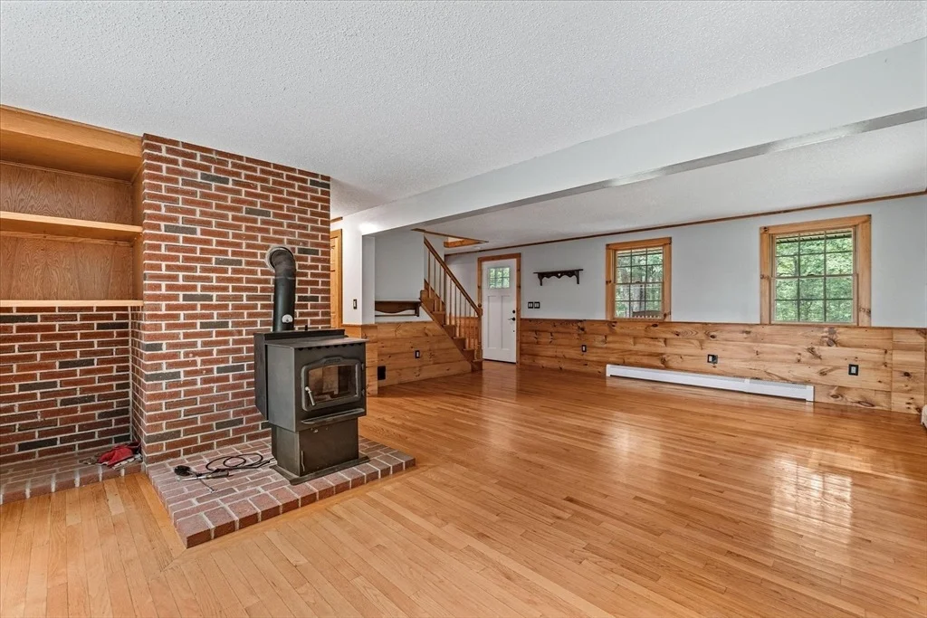 Photo of 481 Hubbardston Rd