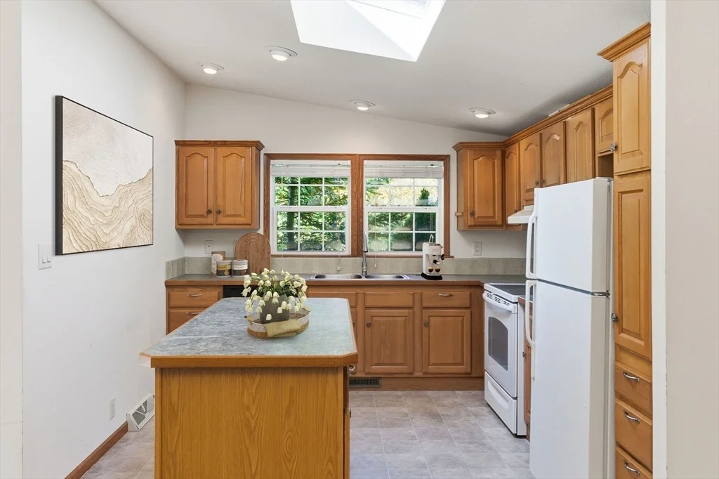 Photo of 15 Colonial Lane