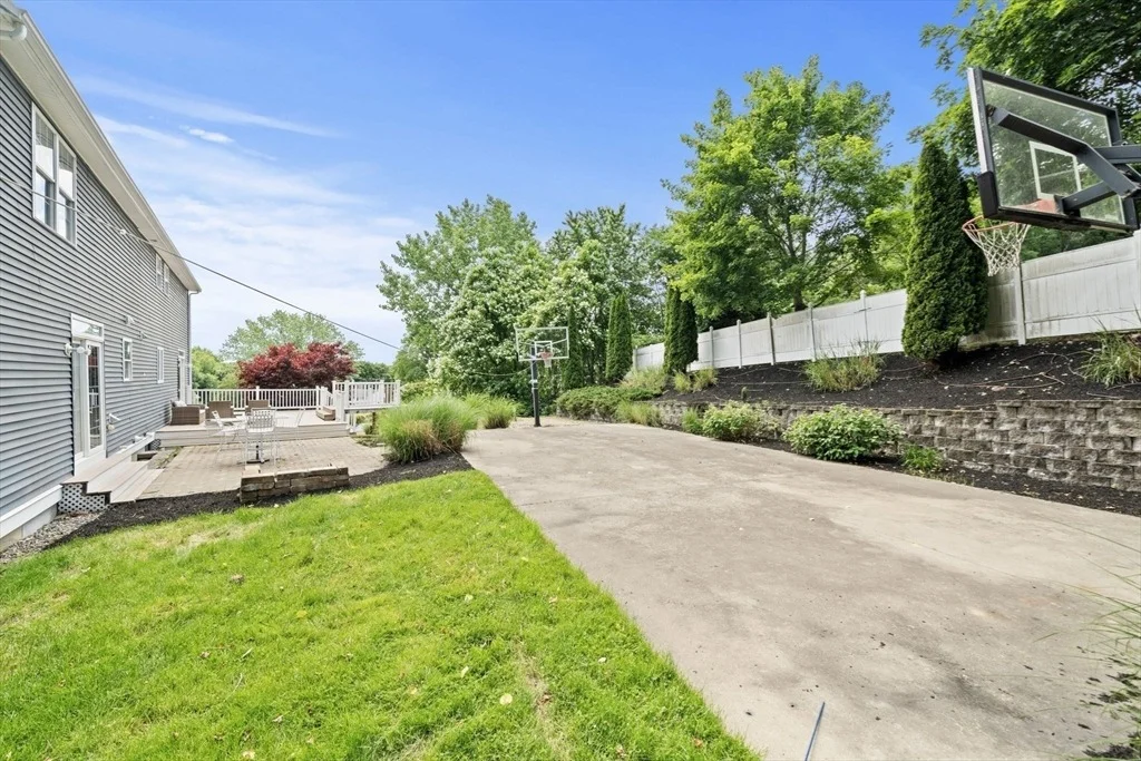 Photo of 8 Woods Hill Cir
