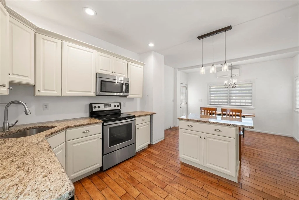 Photo of 9 Maple St