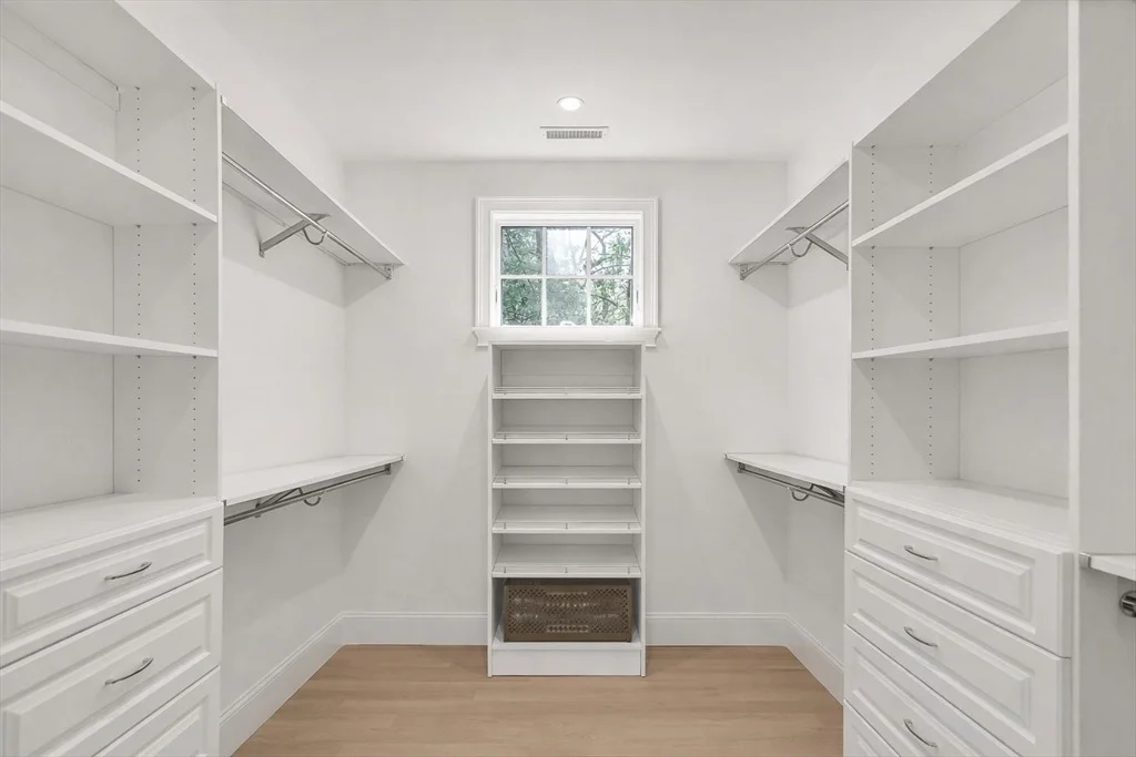 Photo of 18 Heritage Dr