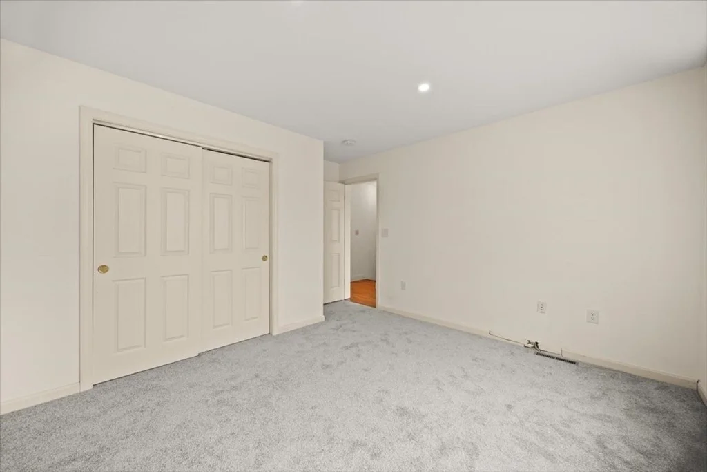 Photo of 212 Scadding St