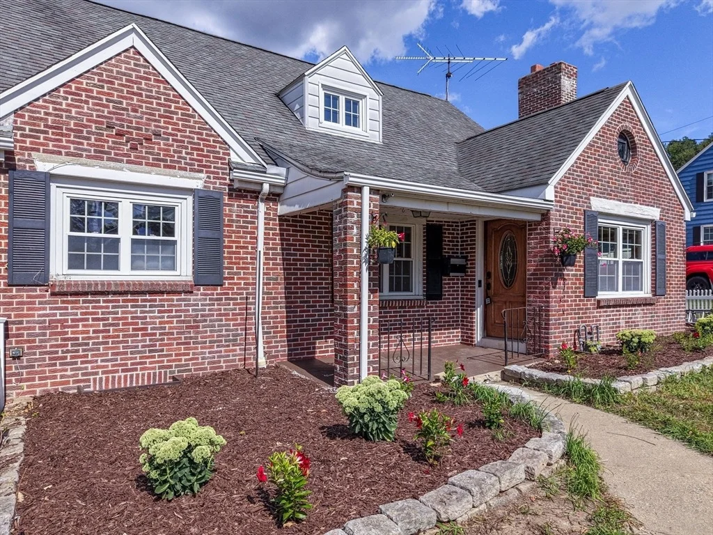 Photo of 115 Saint James Ave