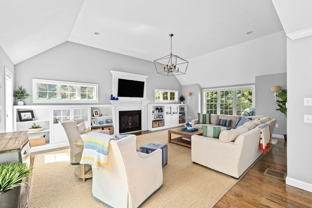 Photo of 10 Evangeline Dr
