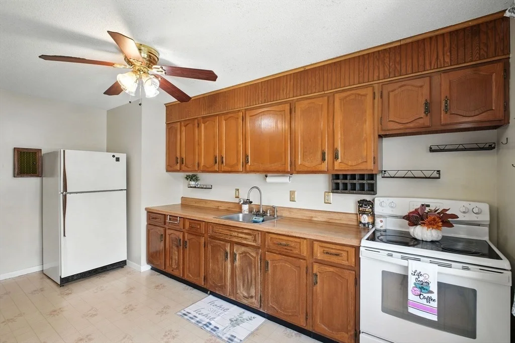 Photo of Unit D at 48 Colonial Cir