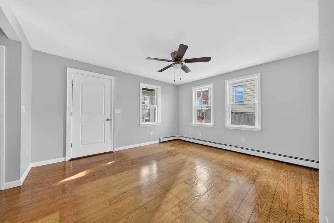 Photo of 165 Grant St