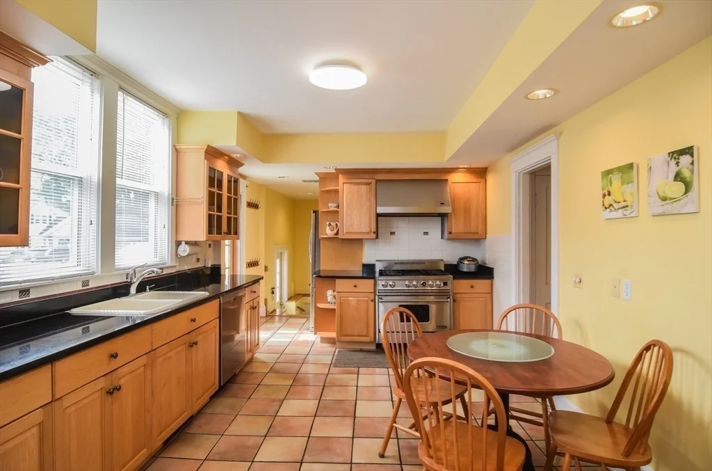 Photo of 76 Washington  St