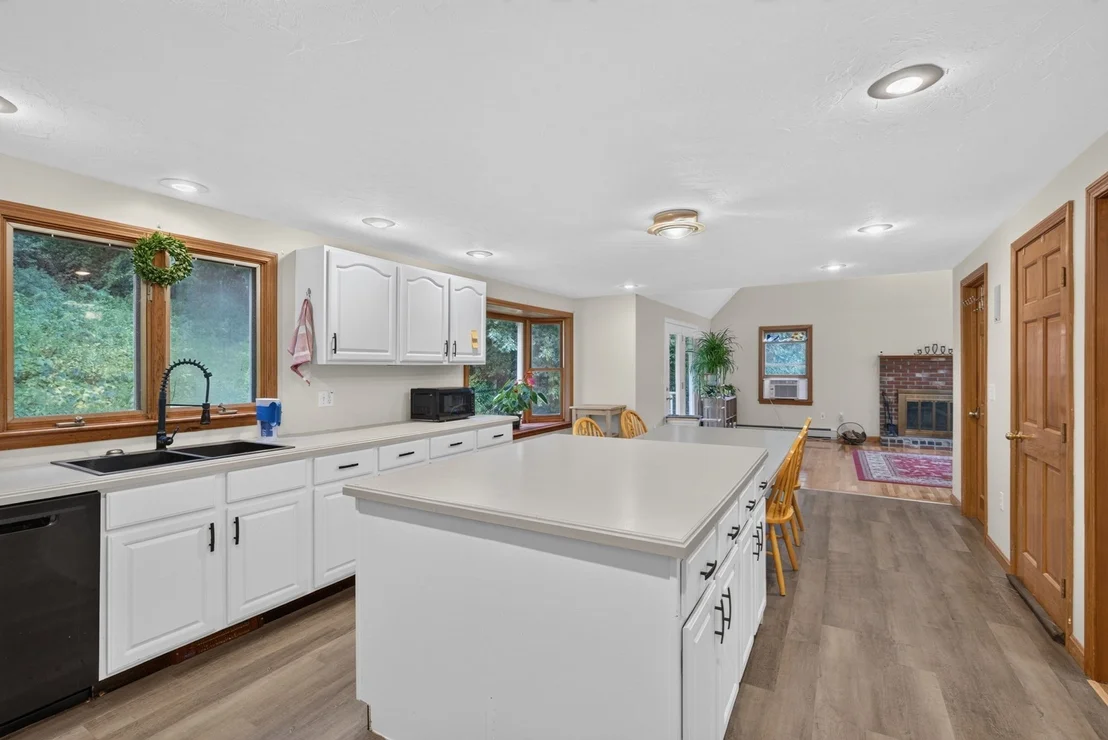 Photo of 10 Fairway Dr