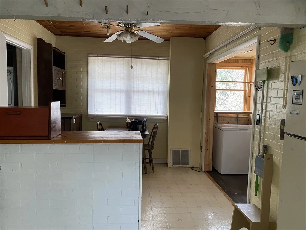 Photo of 106 Shore Rd
