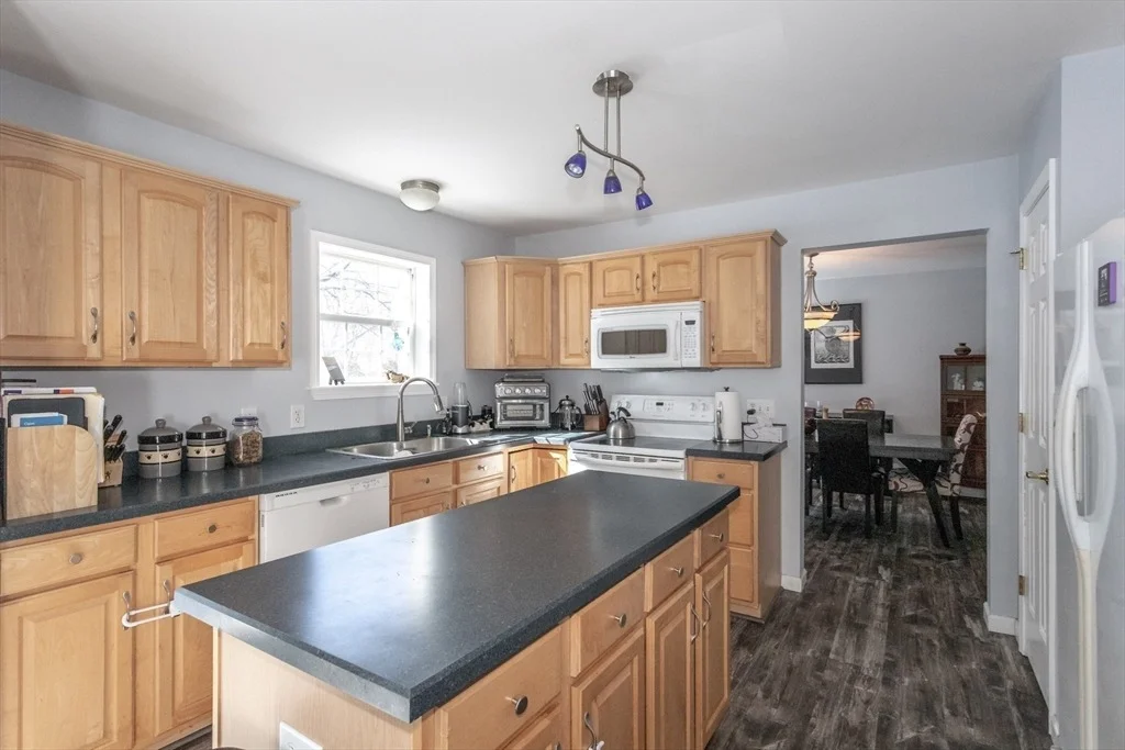 Photo of 497 Riverside Dr