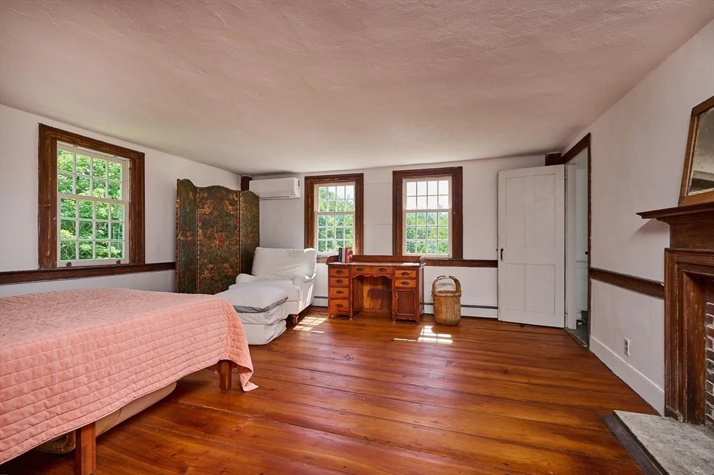 Photo of 40 Whately Glen Road