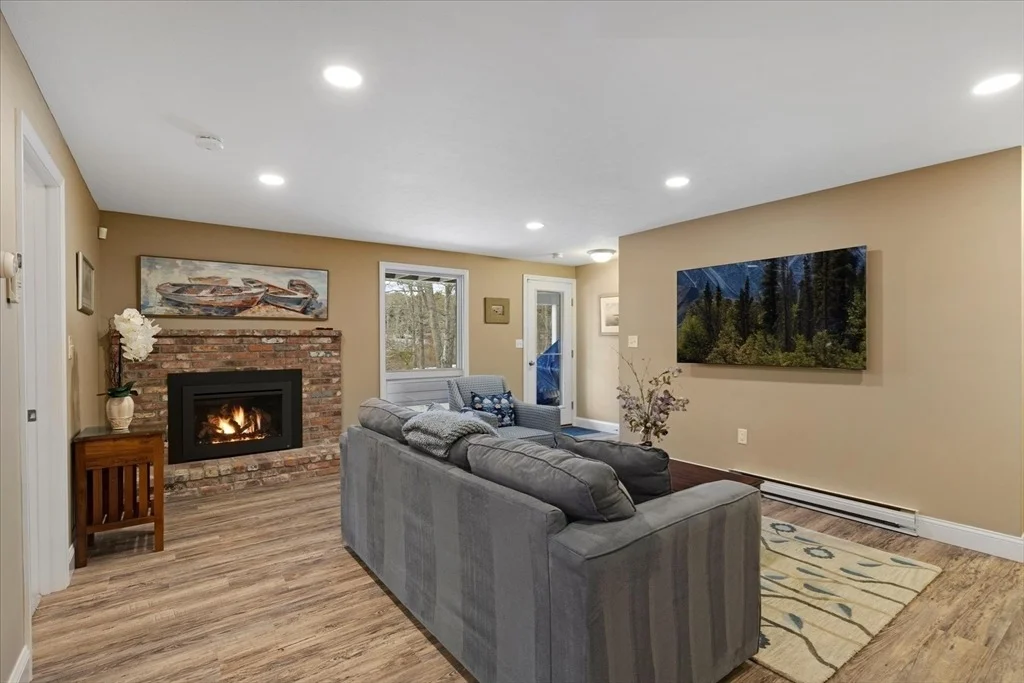 Photo of 87 N Pond Dr