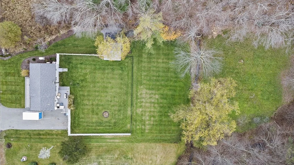 Photo of 2 Iris Ave