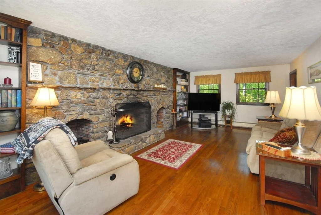Photo of 7 Country Ln