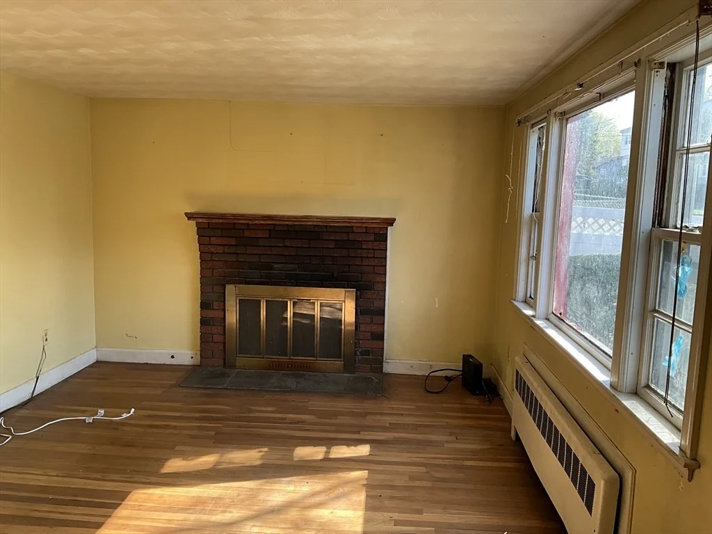 Photo of 14 Oakcrest Rd