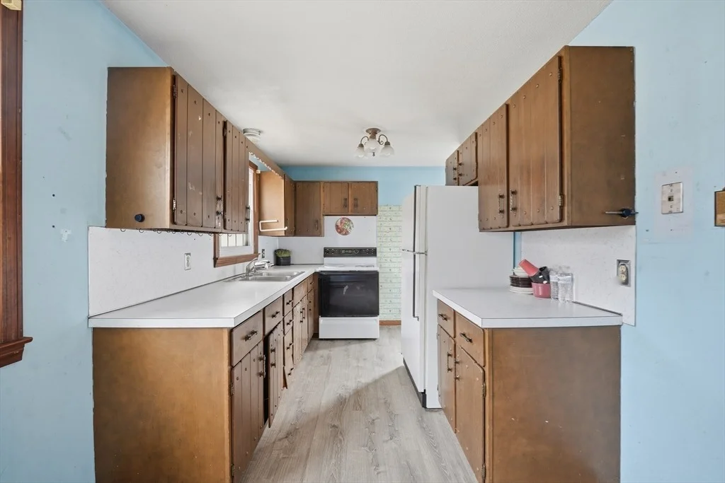 Photo of 8 Metacomet Cir