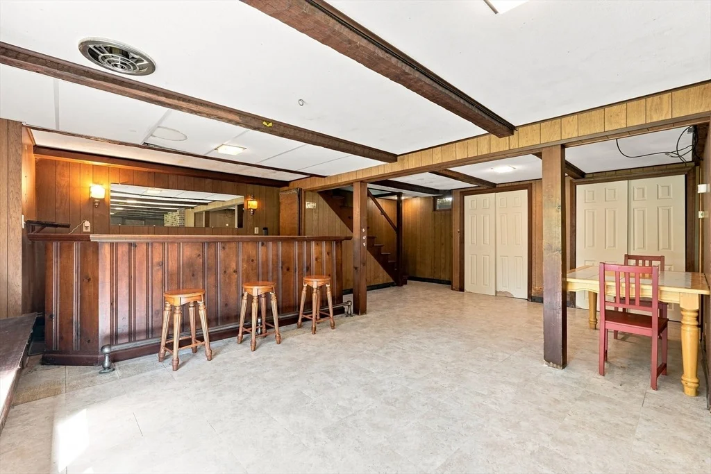 Photo of 261 Bay Road