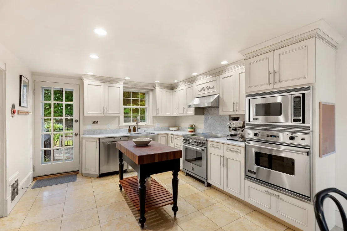 Photo of 82 Old River Place