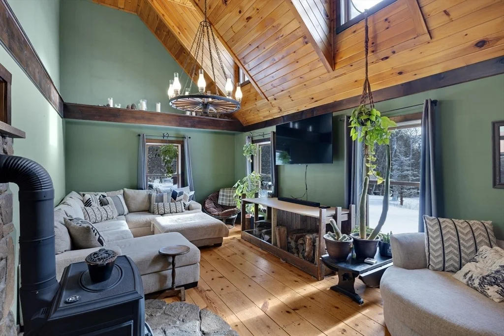 Photo of 593 Woodmere Rd