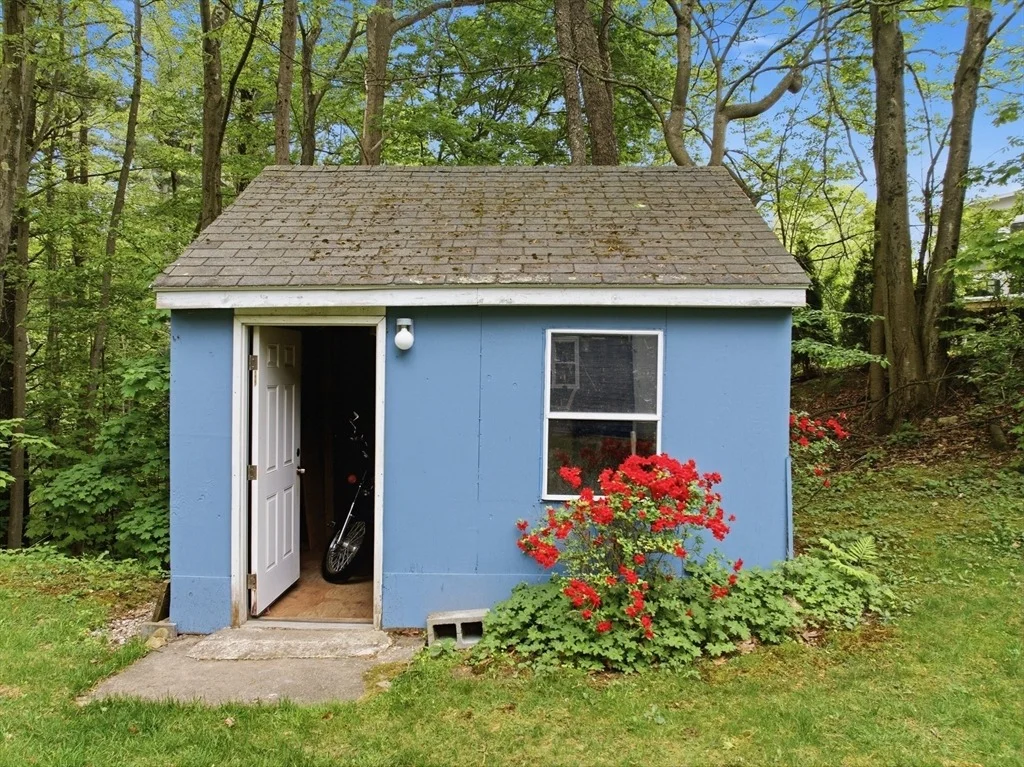 Photo of 39 N Common Rd