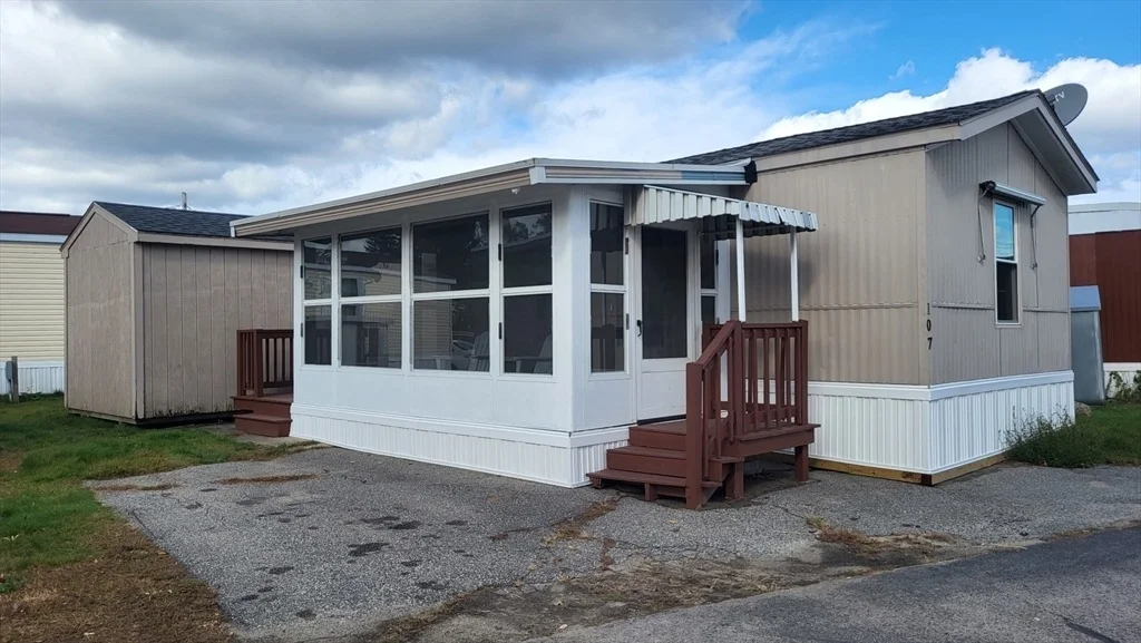 Photo of Unit 107 at 557 Southwest Cutoff