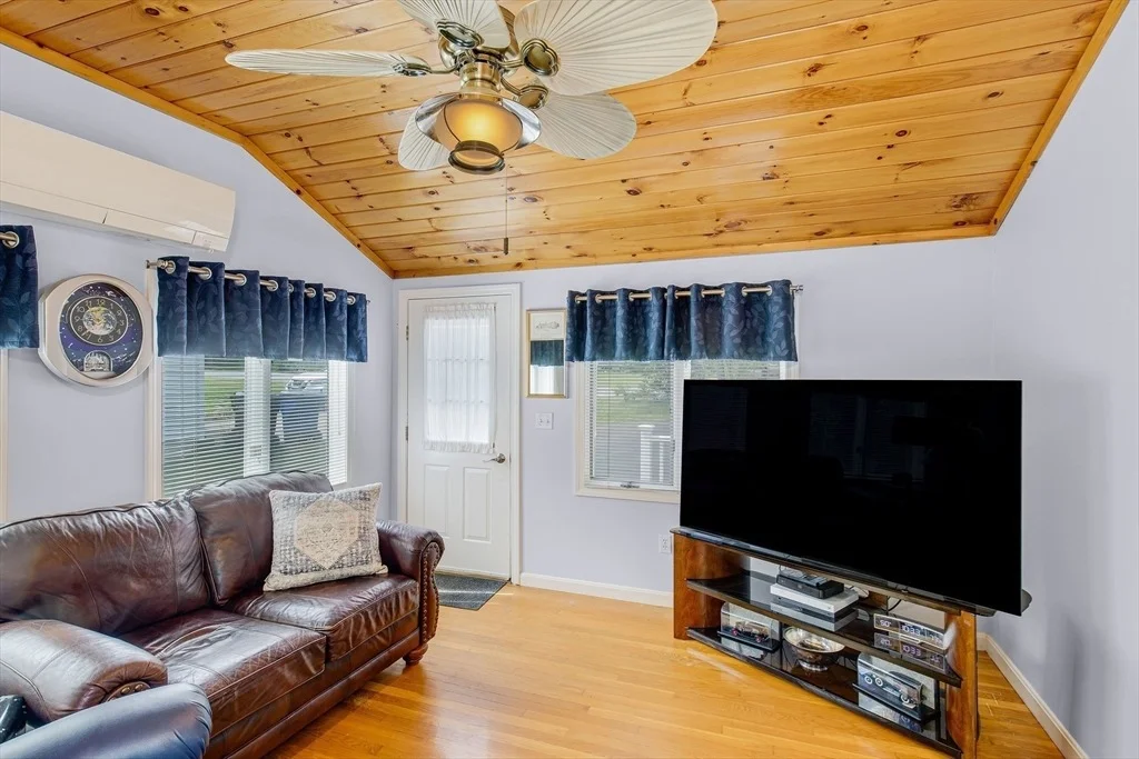 Photo of 33 Farnham Rd