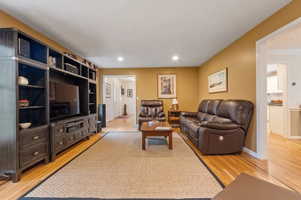 Photo of 6 Winterberry Ln