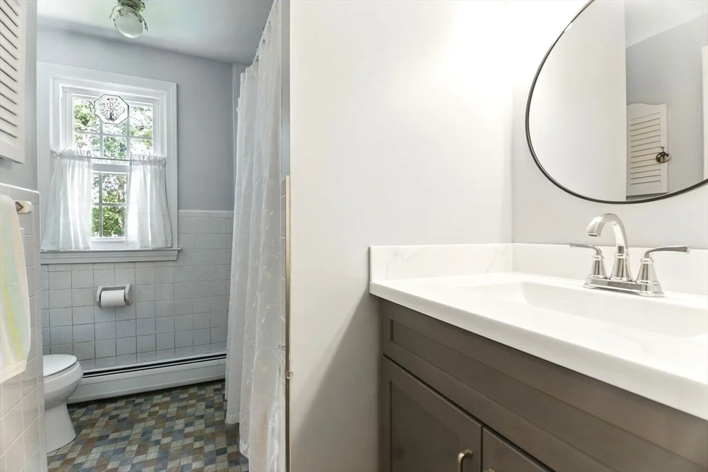 Photo of 230 Meadowlark Dr