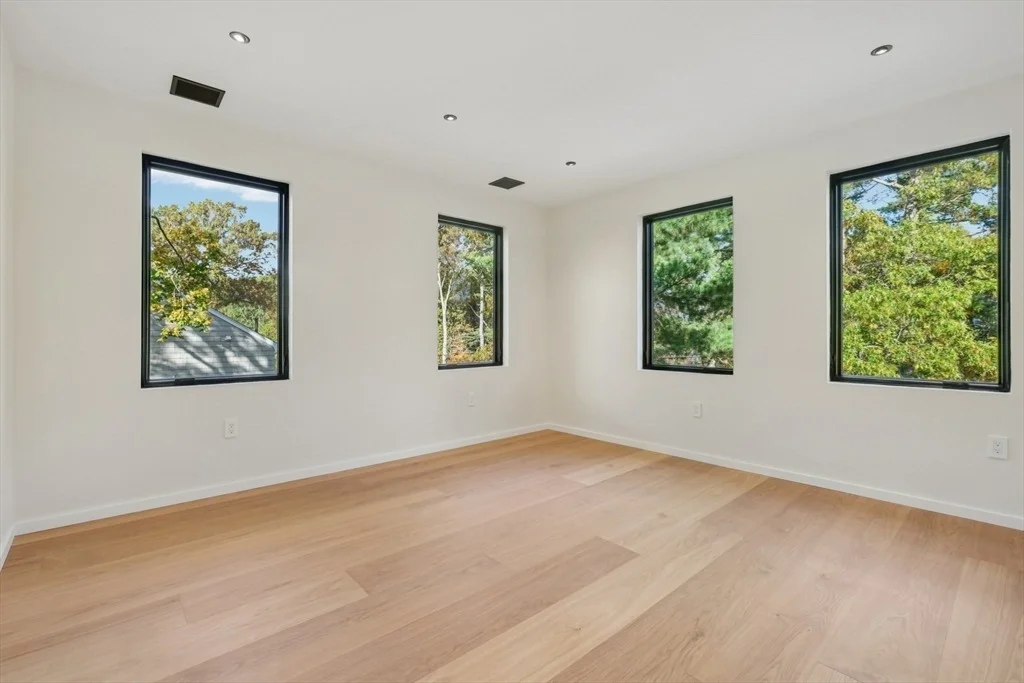 Photo of 883 Greendale Ave
