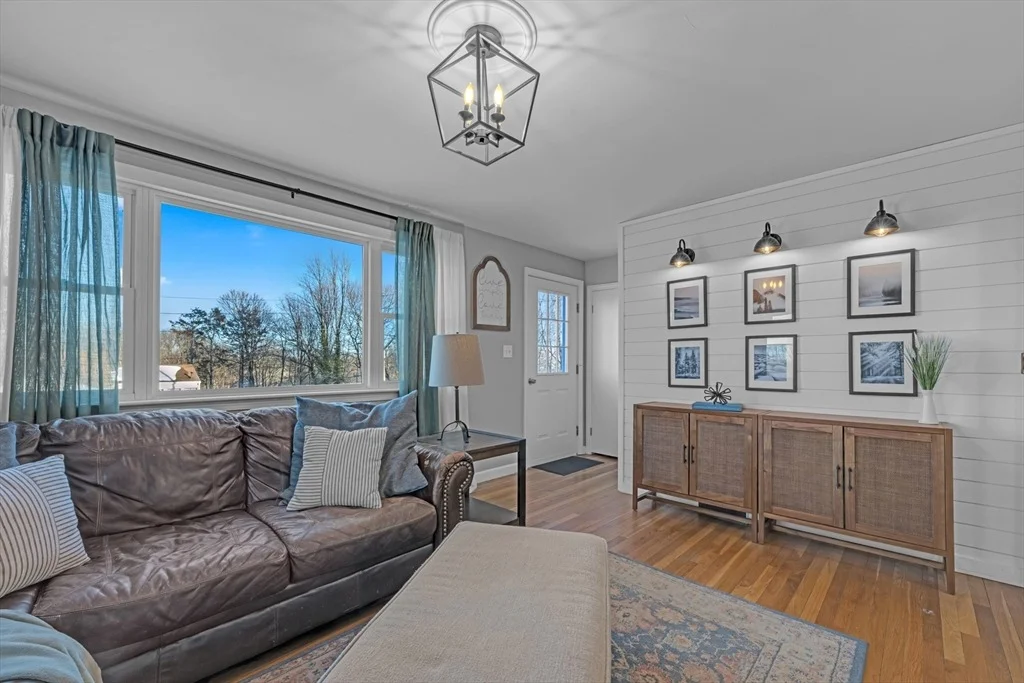 Photo of 8 Sunset Dr
