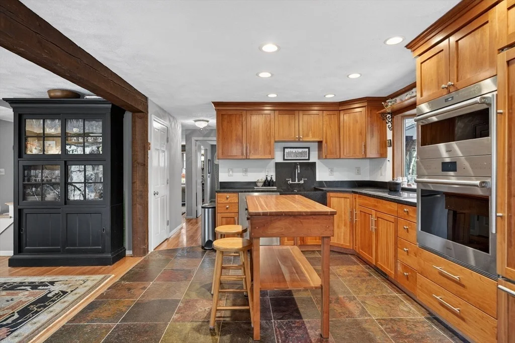 Photo of 10 Davis Rd