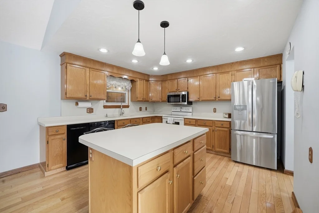 Photo of 69 Johansen Dr
