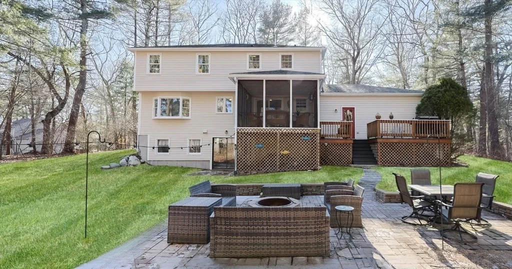 Photo of 25 Miscoe Brook Dr