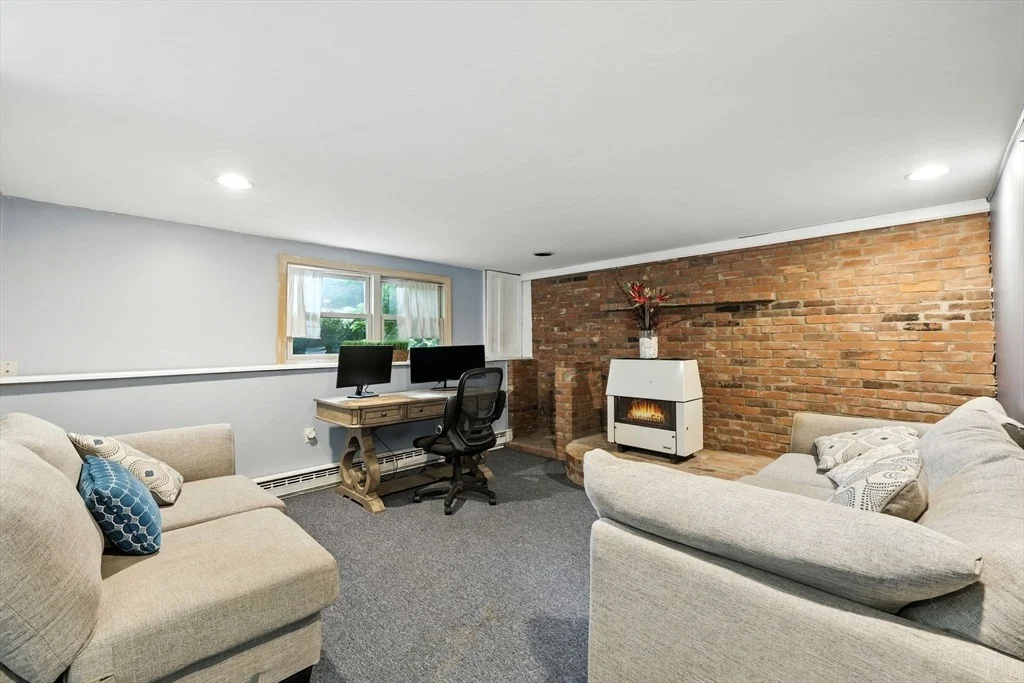 Photo of 4 Claren Dr