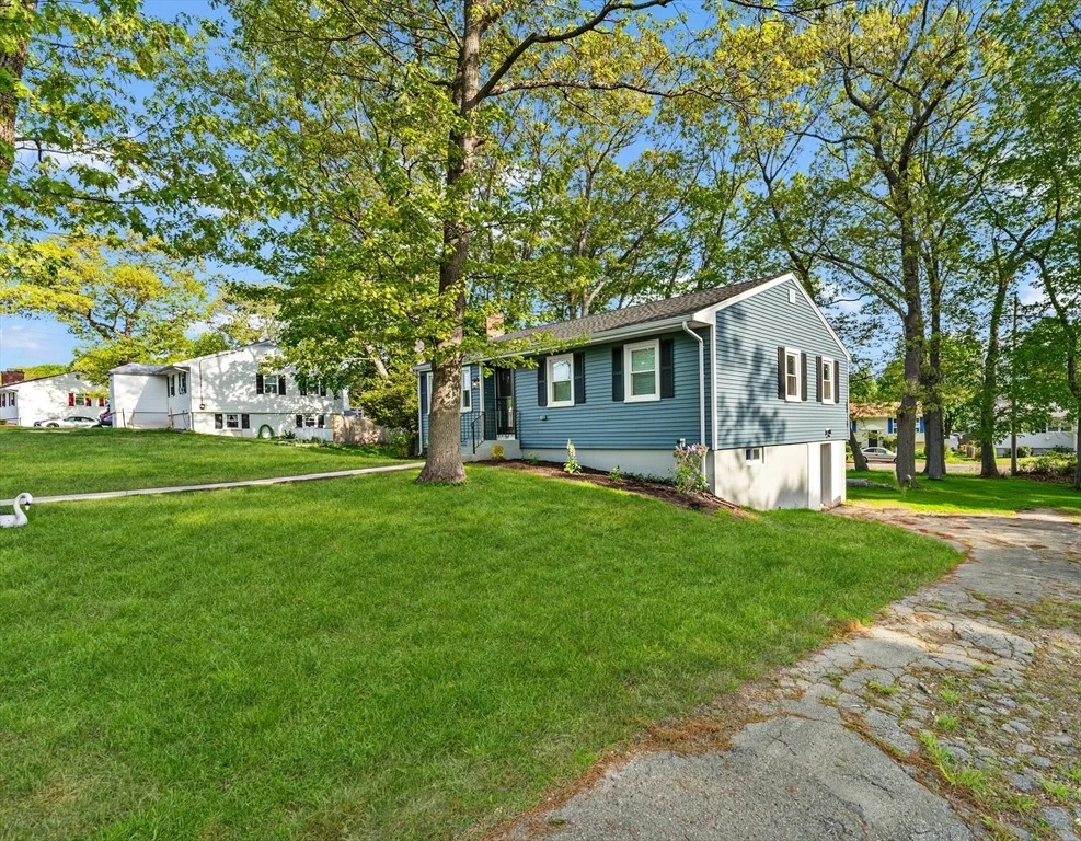 Photo of 38 Isabel Cir